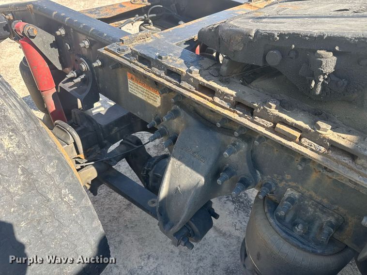 image for item YA0356 2018 Freightliner Cascadia 125 semi truck