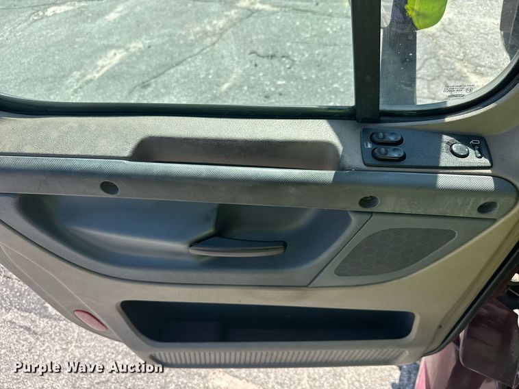 image for item YA0356 2018 Freightliner Cascadia 125 semi truck