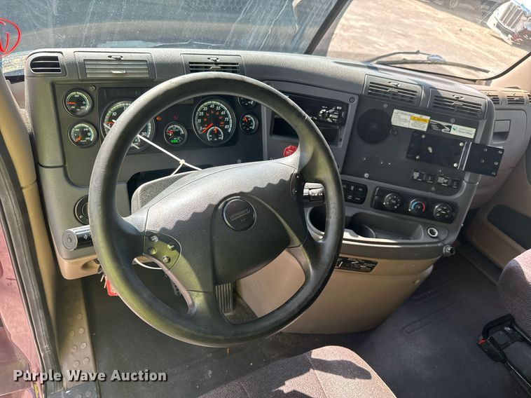 image for item YA0356 2018 Freightliner Cascadia 125 semi truck