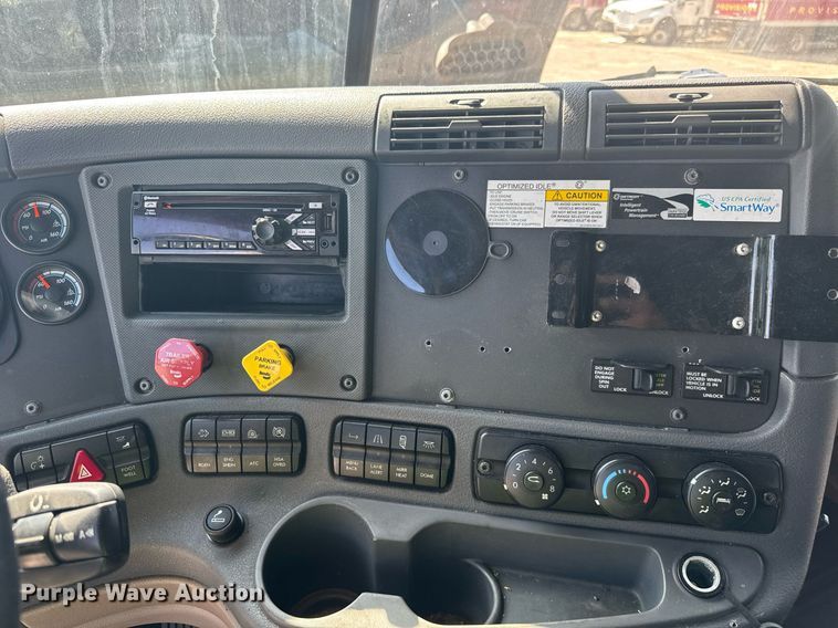 image for item YA0356 2018 Freightliner Cascadia 125 semi truck