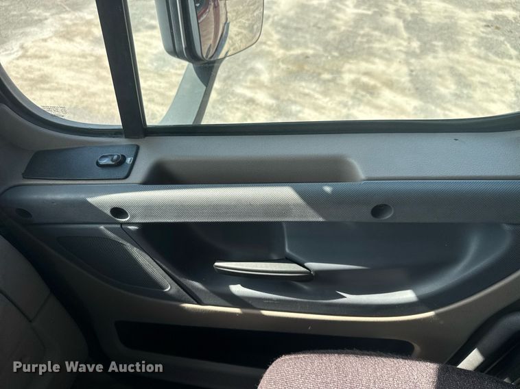 image for item YA0356 2018 Freightliner Cascadia 125 semi truck