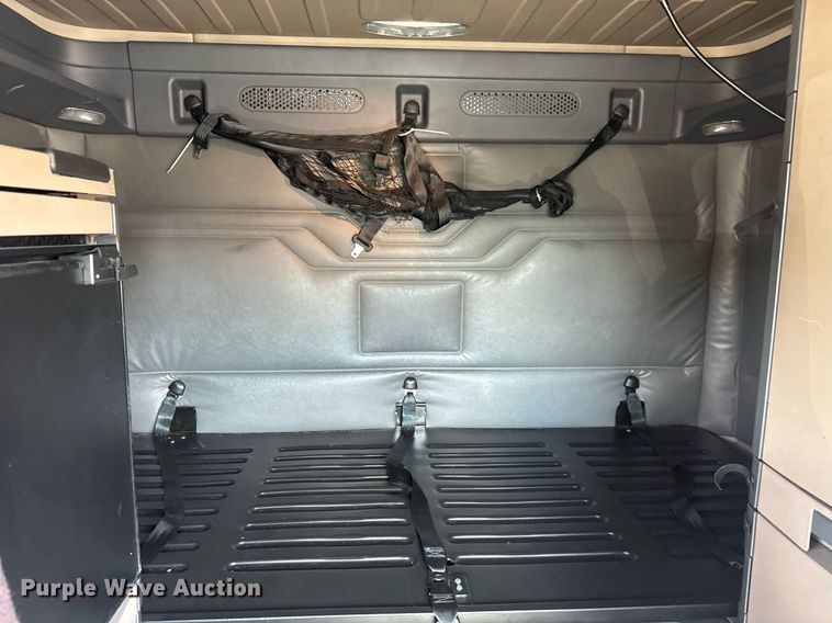 image for item YA0356 2018 Freightliner Cascadia 125 semi truck