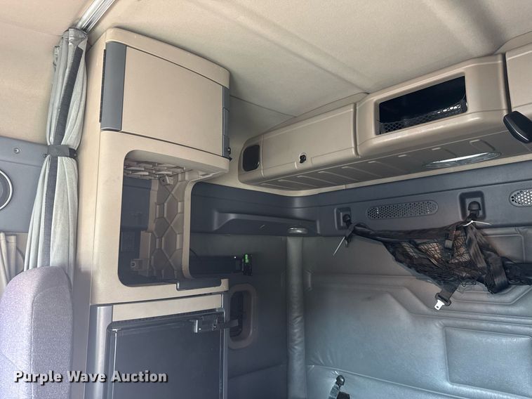 image for item YA0356 2018 Freightliner Cascadia 125 semi truck