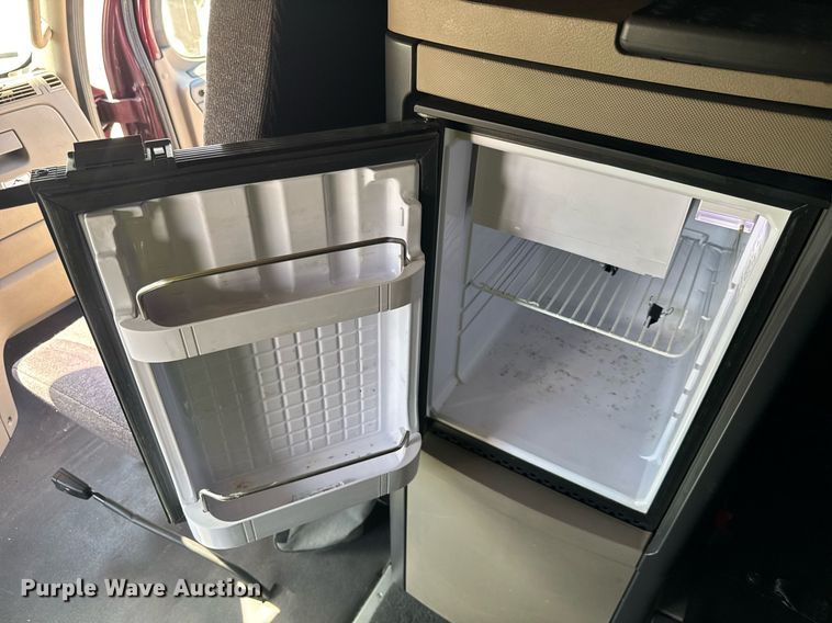 image for item YA0356 2018 Freightliner Cascadia 125 semi truck