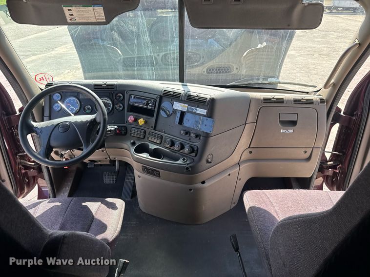 image for item YA0356 2018 Freightliner Cascadia 125 semi truck