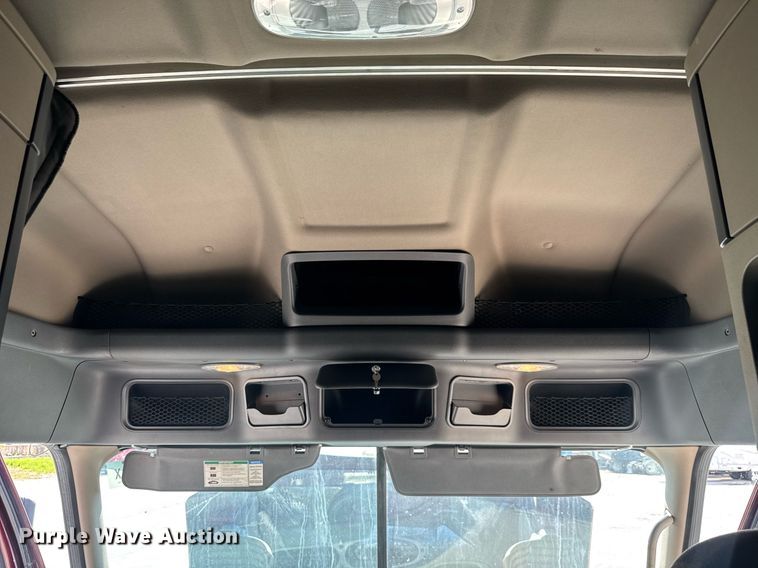 image for item YA0356 2018 Freightliner Cascadia 125 semi truck