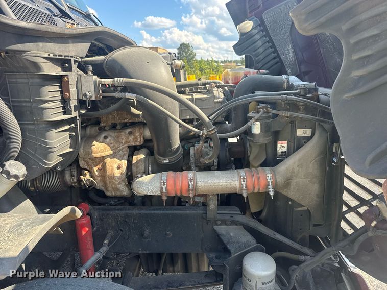 image for item YA0356 2018 Freightliner Cascadia 125 semi truck