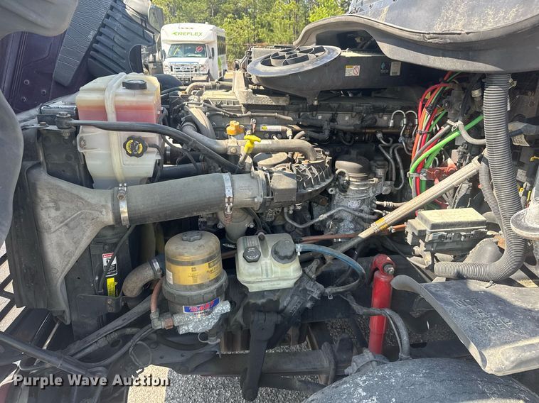 image for item YA0356 2018 Freightliner Cascadia 125 semi truck