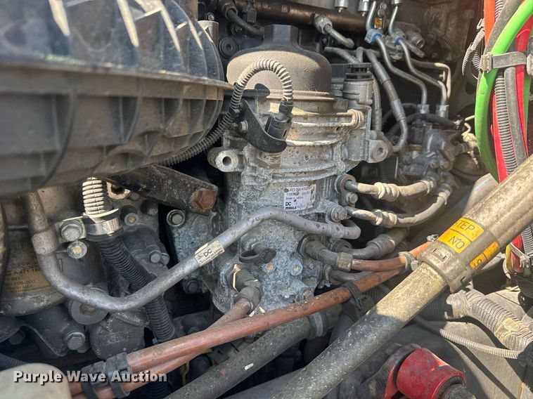 image for item YA0356 2018 Freightliner Cascadia 125 semi truck