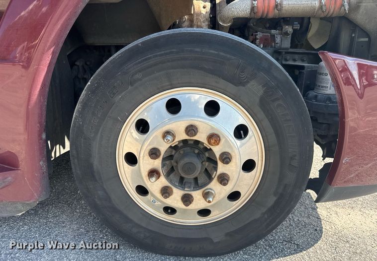 image for item YA0356 2018 Freightliner Cascadia 125 semi truck