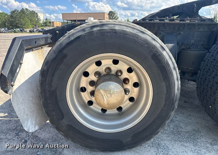 image for item YA0356 2018 Freightliner Cascadia 125 semi truck