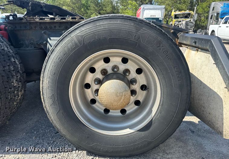 image for item YA0356 2018 Freightliner Cascadia 125 semi truck