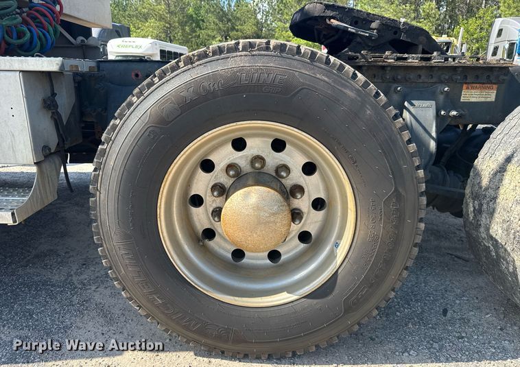 image for item YA0356 2018 Freightliner Cascadia 125 semi truck