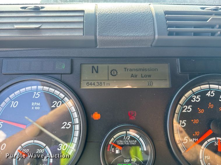 image for item YA0356 2018 Freightliner Cascadia 125 semi truck