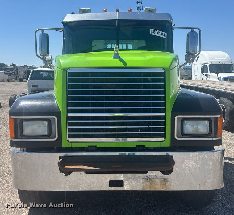 image for item YA0359 2017 Mack CHU613 semi truck
