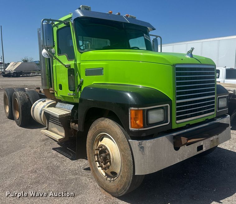 image for item YA0359 2017 Mack CHU613 semi truck