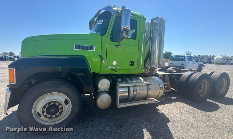 image for item YA0359 2017 Mack CHU613 semi truck