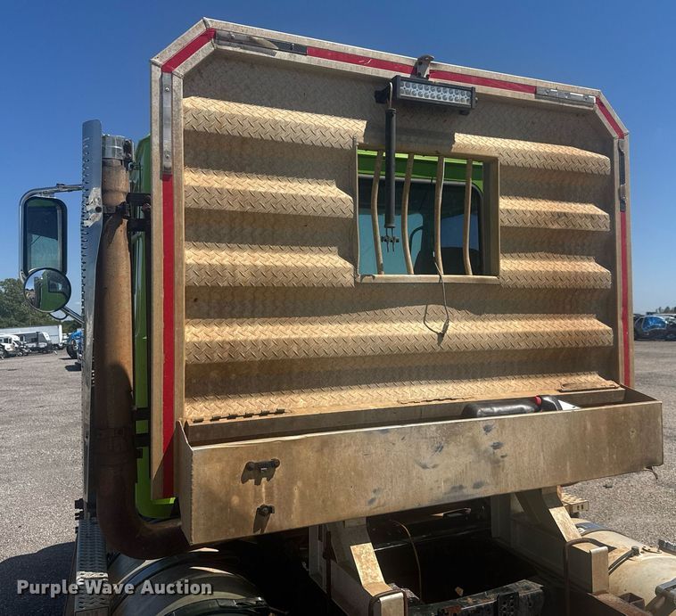 image for item YA0359 2017 Mack CHU613 semi truck