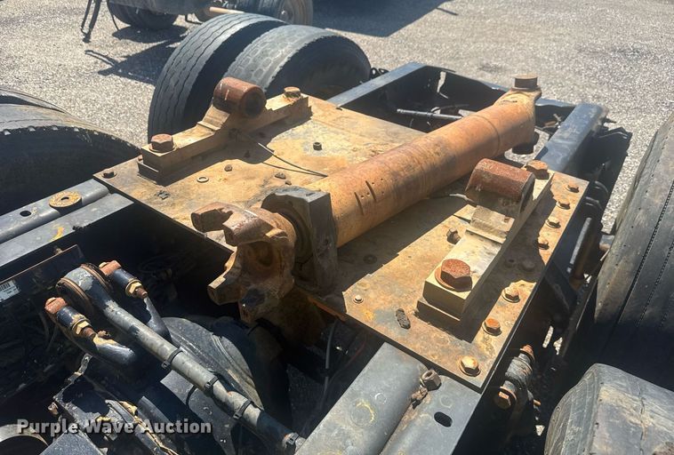 image for item YA0359 2017 Mack CHU613 semi truck