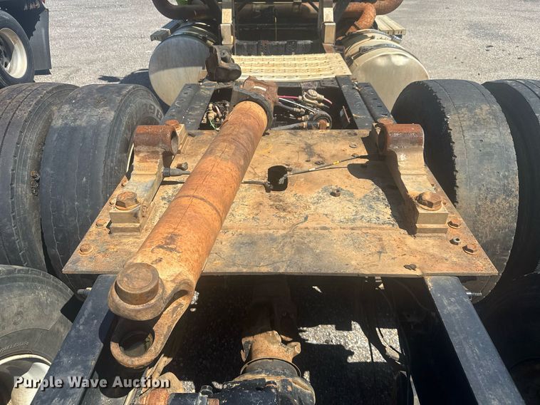 image for item YA0359 2017 Mack CHU613 semi truck