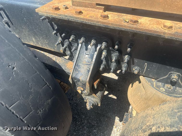 image for item YA0359 2017 Mack CHU613 semi truck