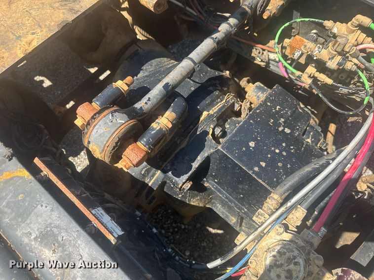 image for item YA0359 2017 Mack CHU613 semi truck