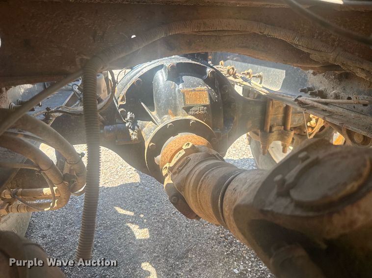 image for item YA0359 2017 Mack CHU613 semi truck