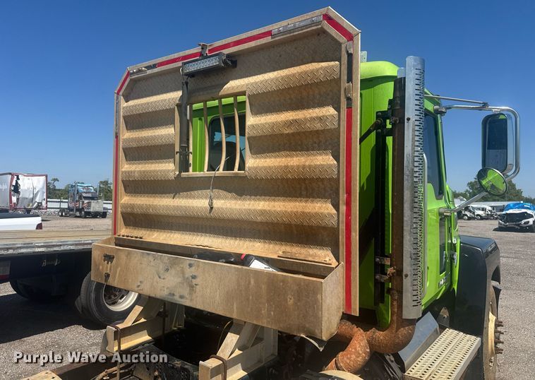 image for item YA0359 2017 Mack CHU613 semi truck