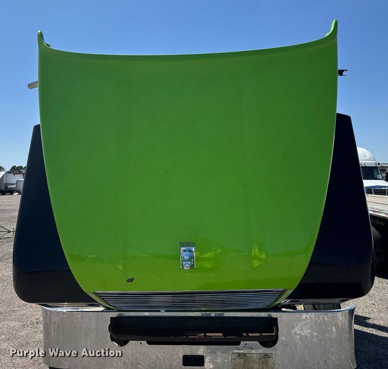 image for item YA0359 2017 Mack CHU613 semi truck