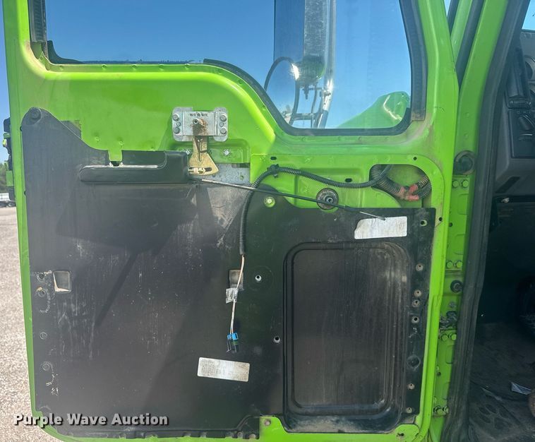 image for item YA0359 2017 Mack CHU613 semi truck