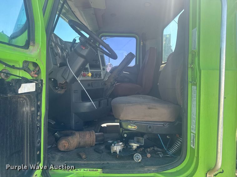 image for item YA0359 2017 Mack CHU613 semi truck