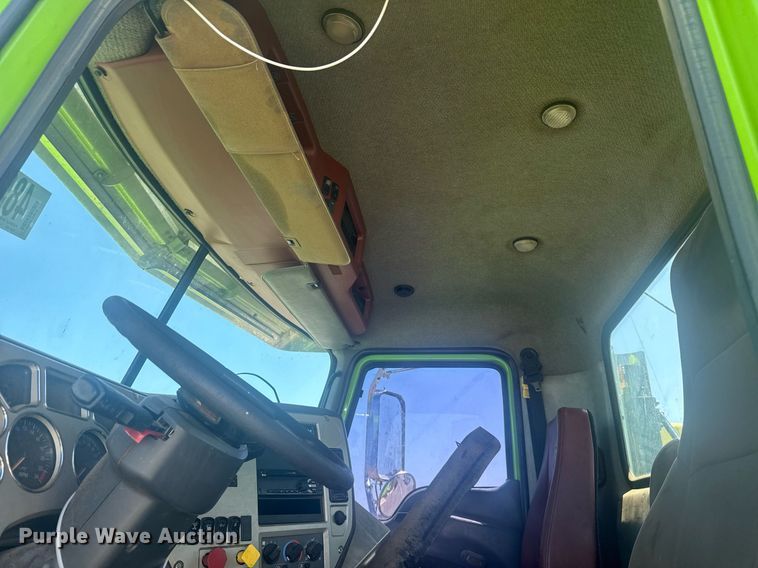 image for item YA0359 2017 Mack CHU613 semi truck