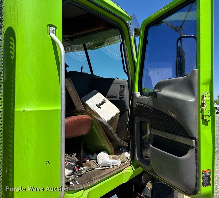 image for item YA0359 2017 Mack CHU613 semi truck