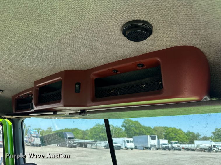 image for item YA0359 2017 Mack CHU613 semi truck