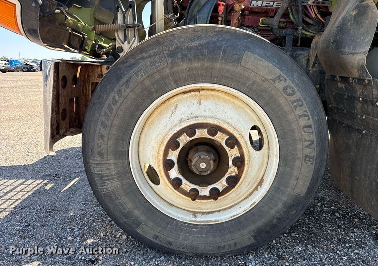 image for item YA0359 2017 Mack CHU613 semi truck