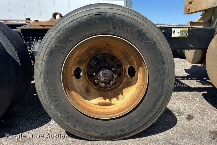 image for item YA0359 2017 Mack CHU613 semi truck