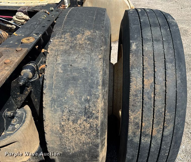 image for item YA0359 2017 Mack CHU613 semi truck