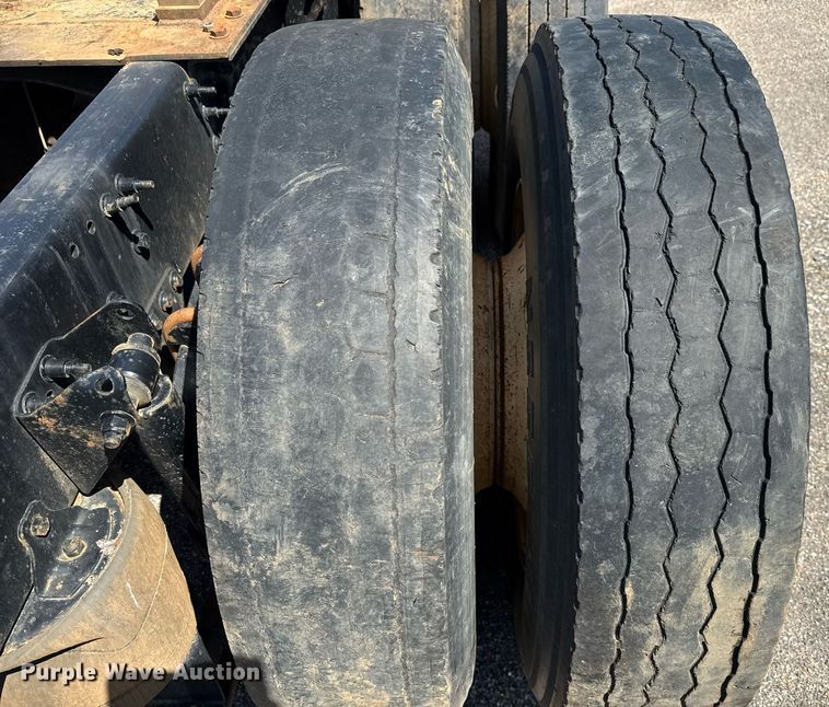 image for item YA0359 2017 Mack CHU613 semi truck