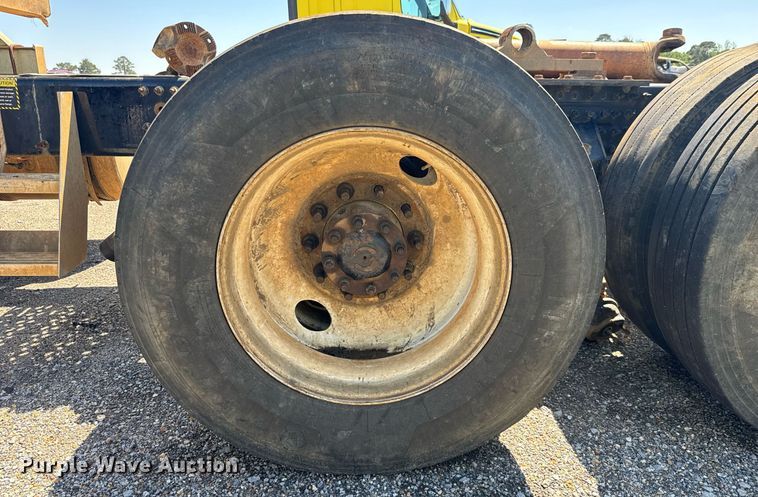 image for item YA0359 2017 Mack CHU613 semi truck