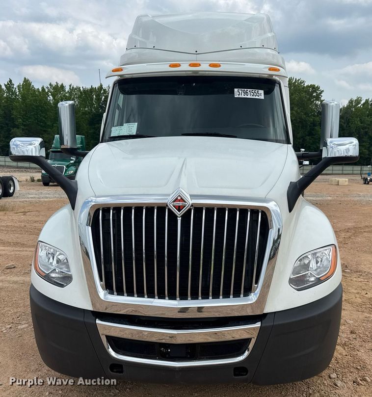 image for item YA0559 2020 International LT625 semi truck