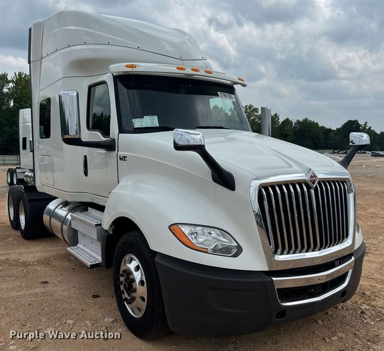 image for item YA0559 2020 International LT625 semi truck
