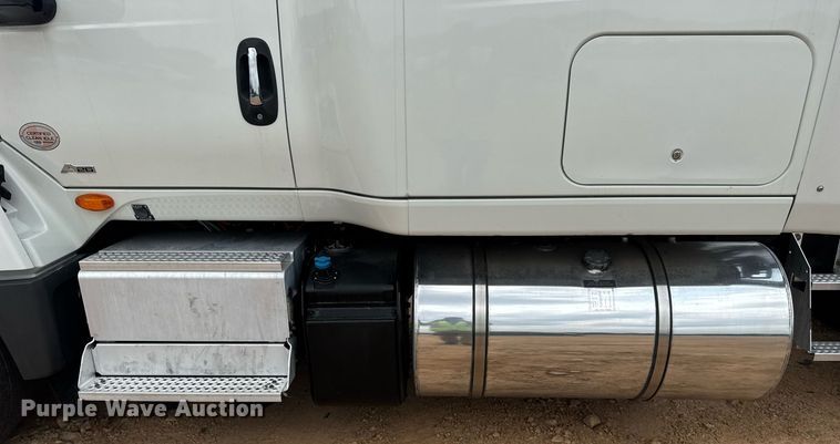 image for item YA0559 2020 International LT625 semi truck