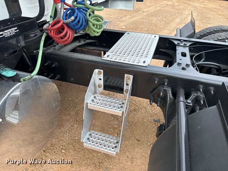 image for item YA0559 2020 International LT625 semi truck