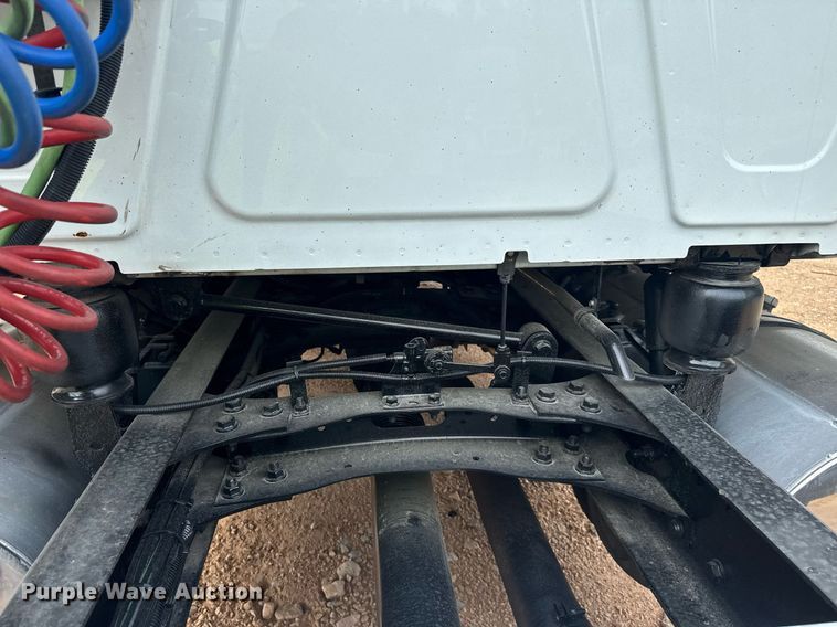 image for item YA0559 2020 International LT625 semi truck