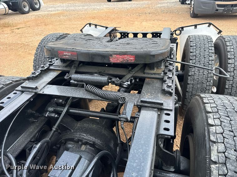 image for item YA0559 2020 International LT625 semi truck