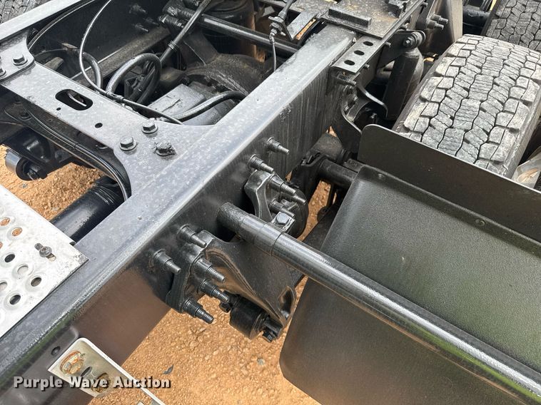 image for item YA0559 2020 International LT625 semi truck