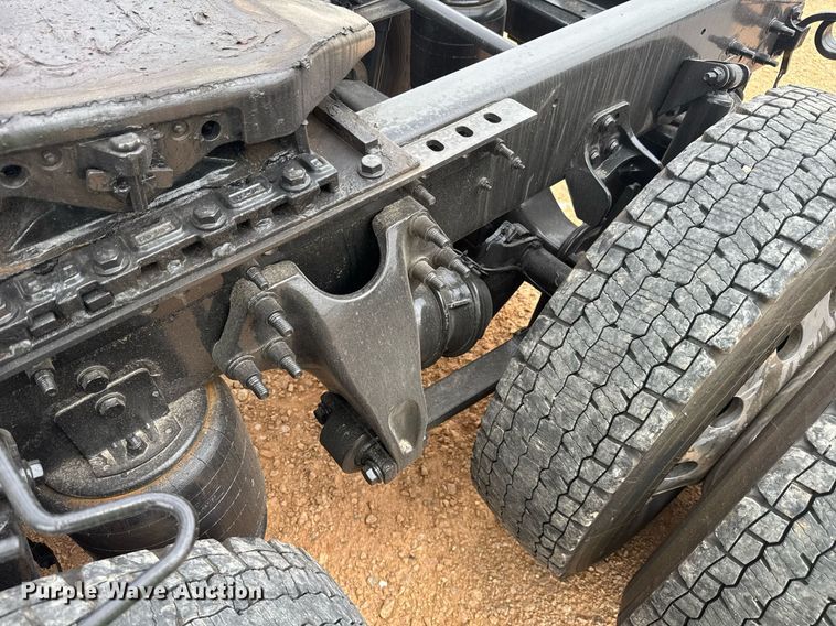 image for item YA0559 2020 International LT625 semi truck