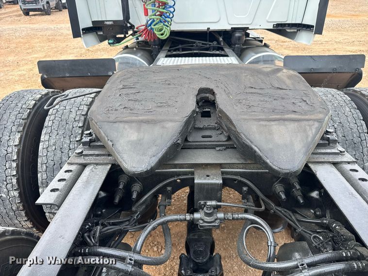 image for item YA0559 2020 International LT625 semi truck