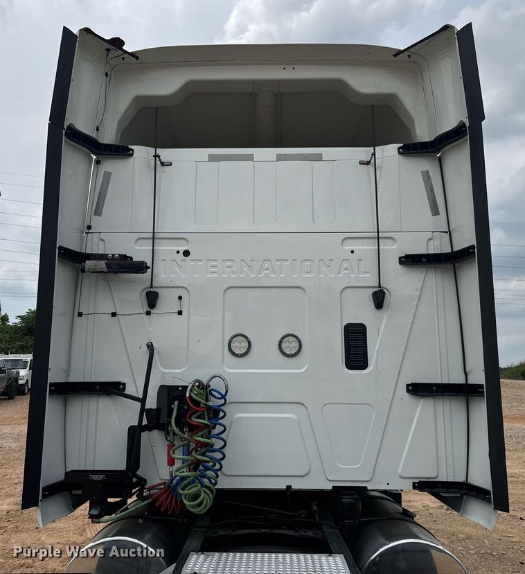 image for item YA0559 2020 International LT625 semi truck