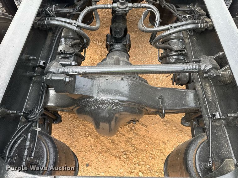 image for item YA0559 2020 International LT625 semi truck